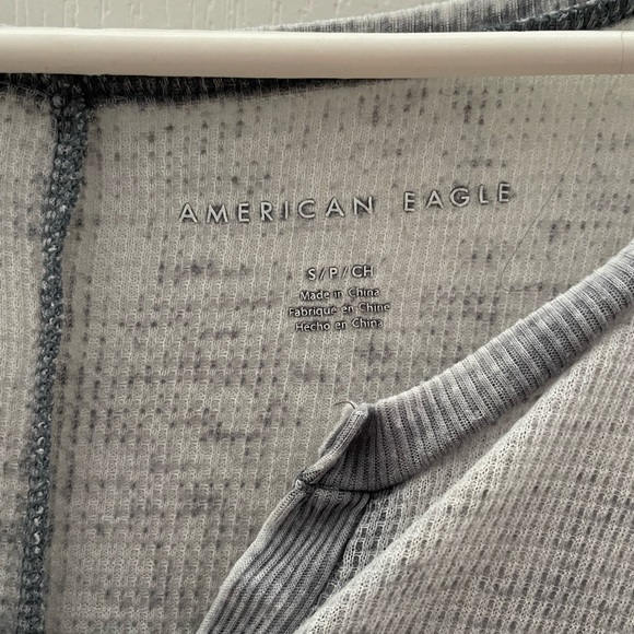 3 for $10 | Light Grey American Eagle Oversized Long-sleeve Tunic - Picture 3 of 3